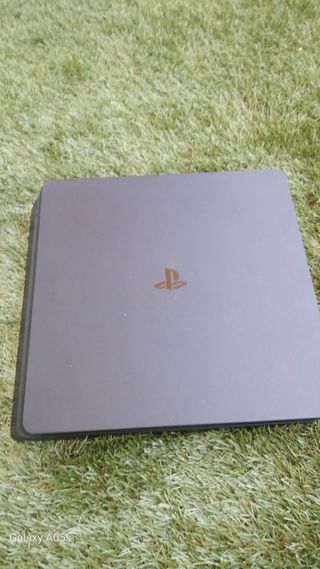 PS4 (PlayStation 4) negra - 2 mandos
4 juegos 
