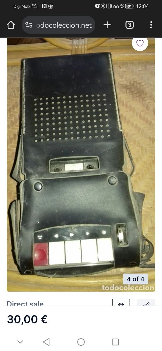 Vecchio registratore Nordmende con la sua borsa