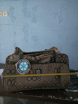 Maleta con ruedas y asas