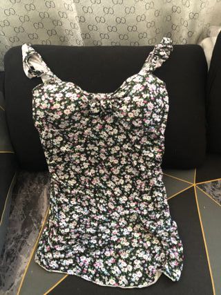 Camiseta floral - Talla sm 