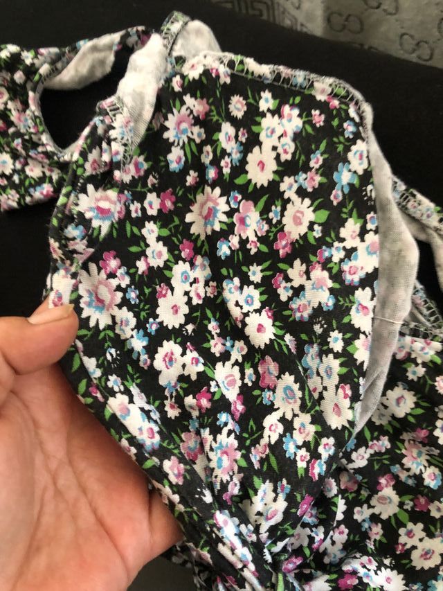 Camiseta floral - Talla sm 