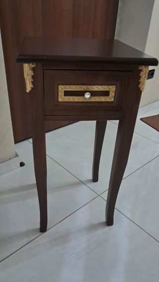 Comodino legno marrone e oro