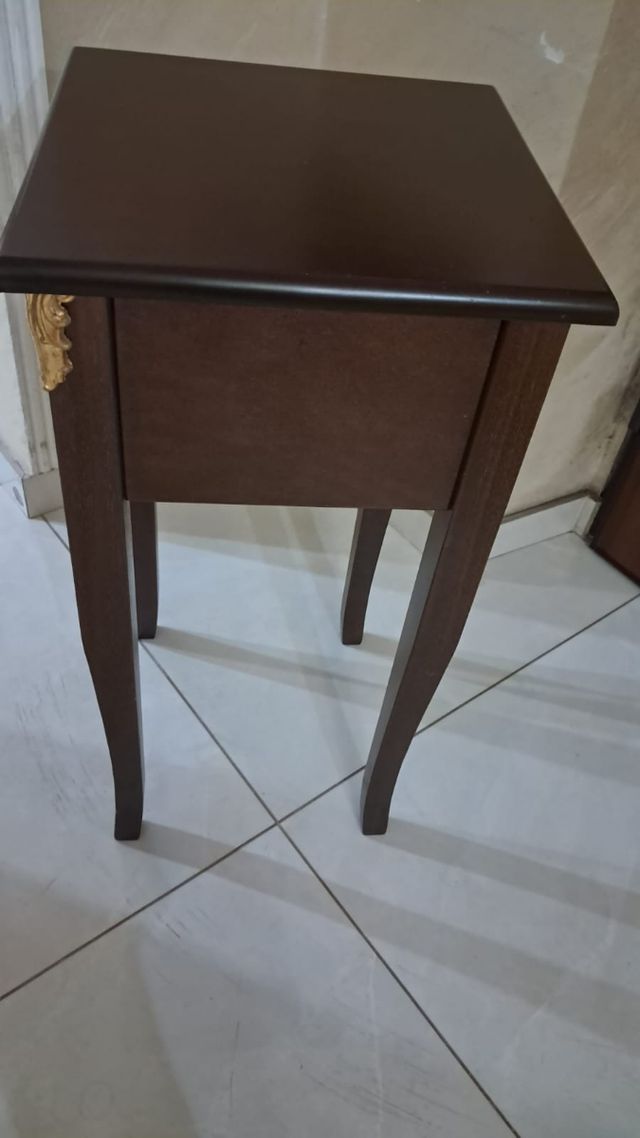 Comodino legno marrone e oro