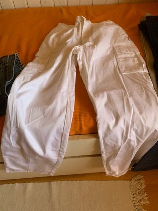 Pantalones cargo blancos