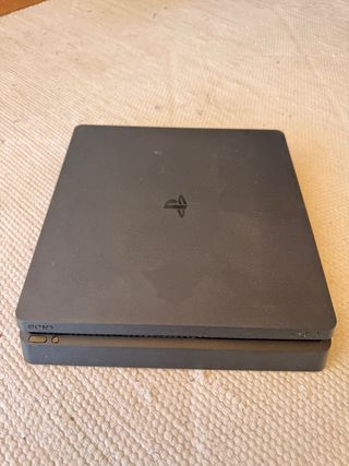 PS4 Slim 500GB - 2 mandos