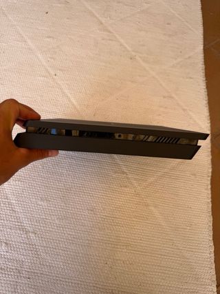 PS4 Slim 500GB - 2 mandos
