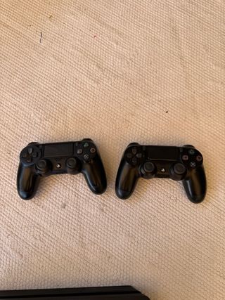 PS4 Slim 500GB - 2 mandos