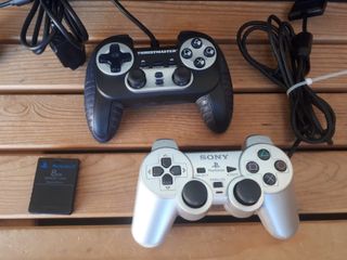 2 Controller PS2 (Sony, Thrustmaster) + Card 8 MB
