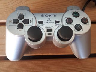2 Controller PS2 (Sony, Thrustmaster) + Card 8 MB