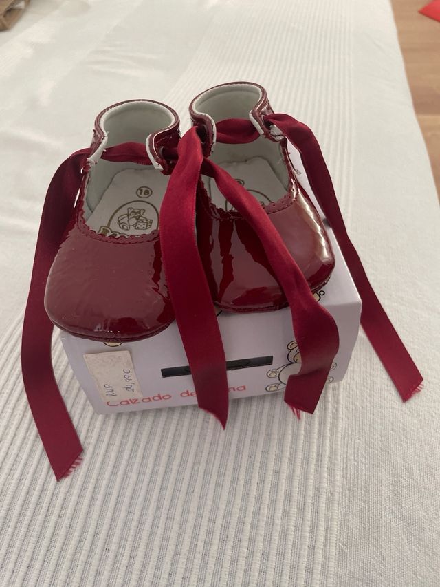 Zapatos bebé charol burdeos