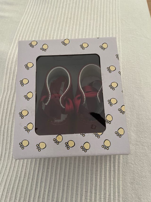 Zapatos bebé charol burdeos