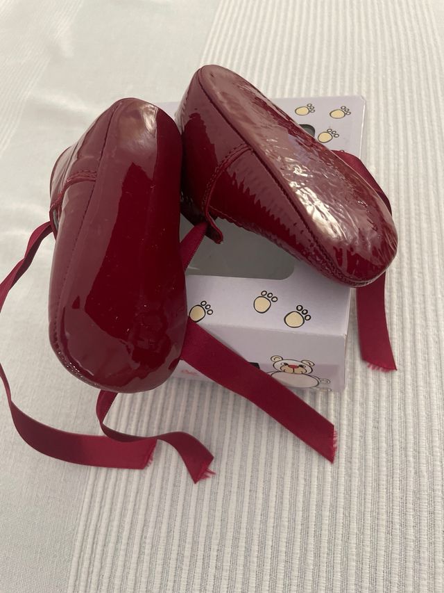 Zapatos bebé charol burdeos