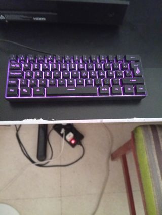 Teclado gaming 40% RGB