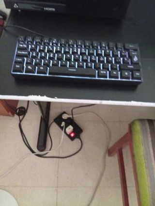 Teclado gaming 40% RGB