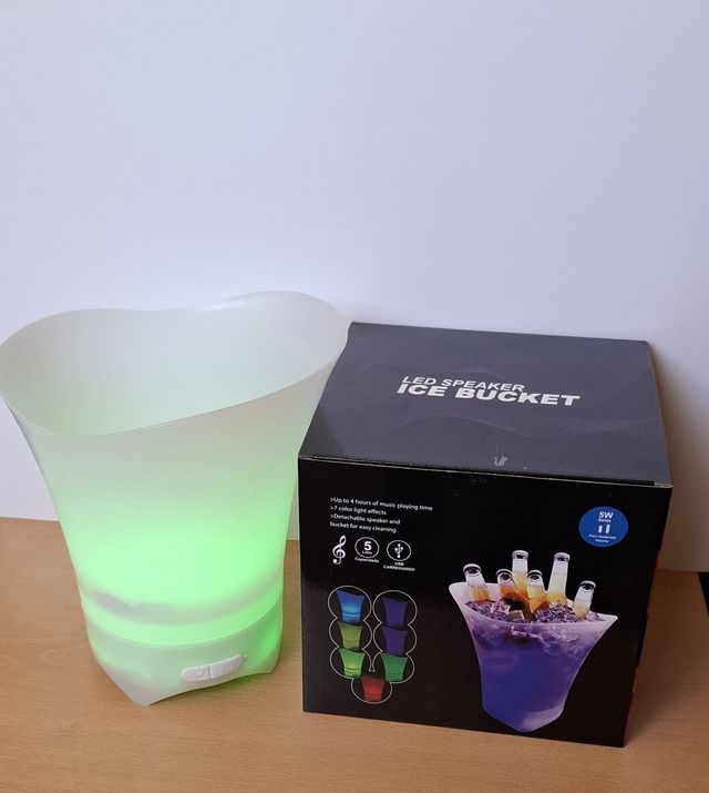 Cubitera altavoz LED 5L Bluetooth top1