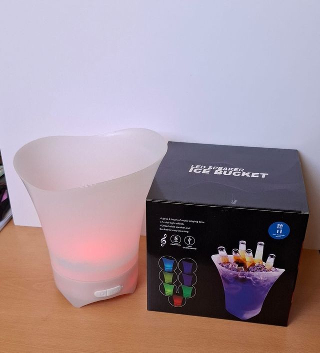 Cubitera altavoz LED 5L Bluetooth top1