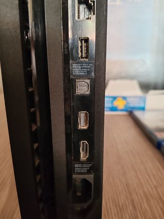 PS4 Pro 1TB (PlayStation 4 Pro) + 2 mandos+juegos