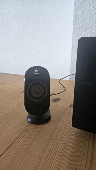 Altavoces Logitech 2.1 negros