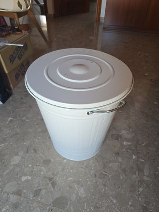 Papelera blanca IKEA - metal