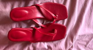 Sandalias rojas tacón bajo