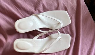 Sandalias blancas tacón bajo