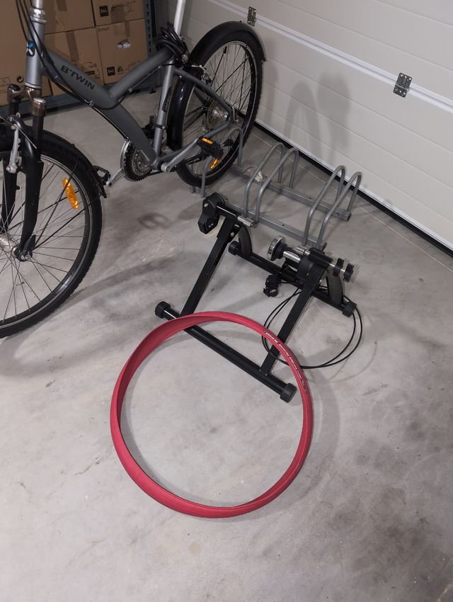 Bicicleta BTWIN + rodillo + soporte + extras