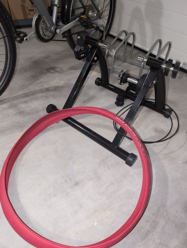 Bicicleta BTWIN + rodillo + soporte + extras