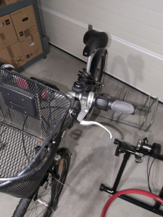 Bicicleta BTWIN + rodillo + soporte + extras