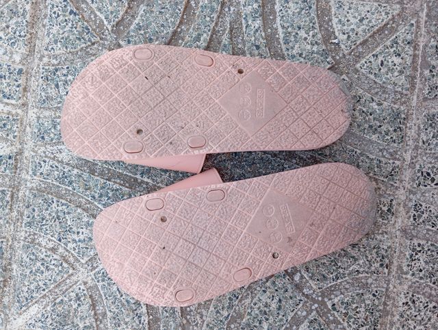 Chanclas rosas decoradas