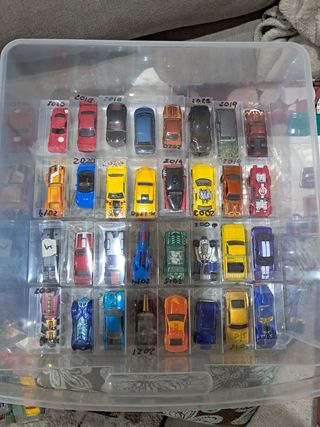 150 Hot Wheels varios años Coleccion 