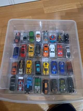 150 Hot Wheels varios años Coleccion 
