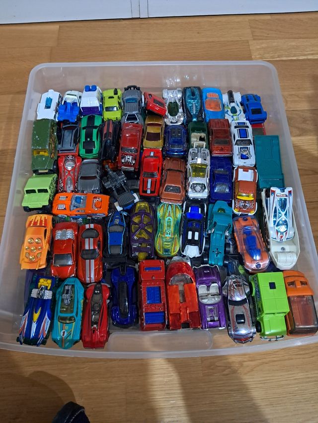 150 Hot Wheels varios años Coleccion
