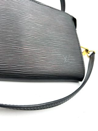 Pochette Louis Vuitton Epi - Negra