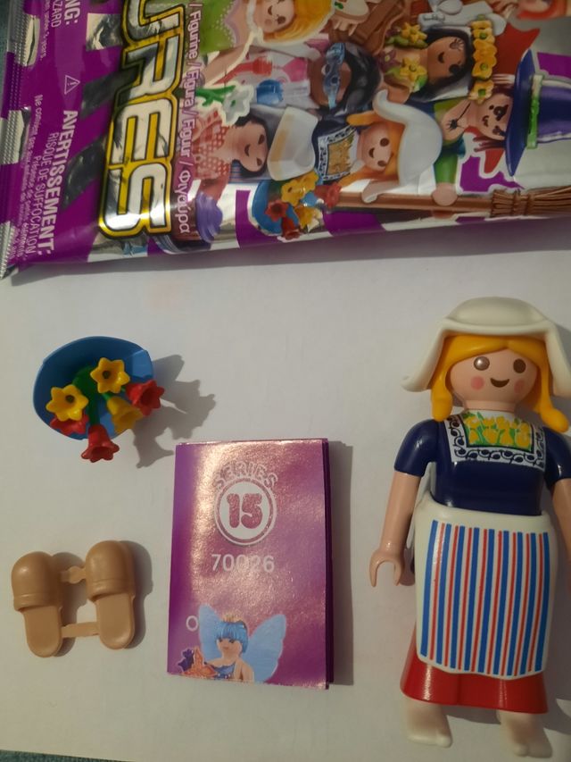 Playmobil Serie 15: Aldeana Suiza
