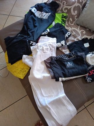 Abiti usati misti alla moda  Tutti stessa misura