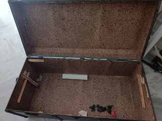 Baúl antiguo de marrón