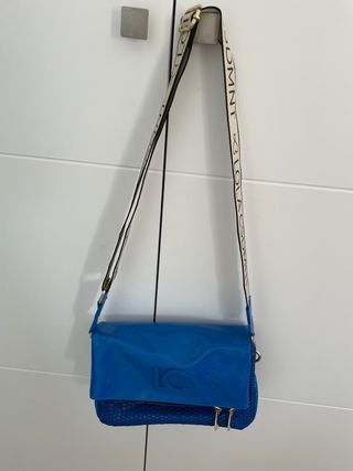 Bolso Lola Casademunt azul brillante