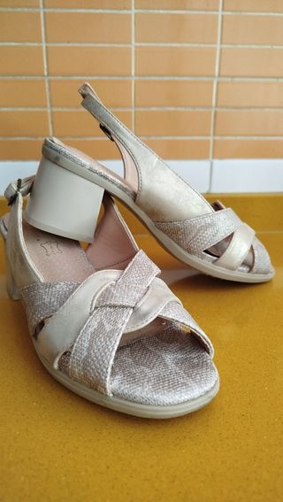 Sandalias piel beige dorado talla 36. Una puesta 