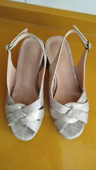 Sandalias piel beige dorado talla 36. Una puesta 