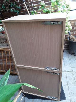 Armario con puertas de cristal