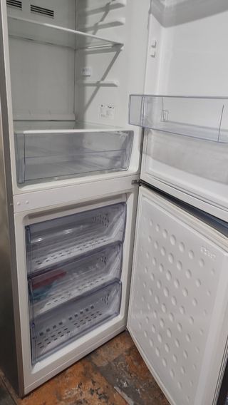 Nevera combi acero inoxidable
Marca Beko