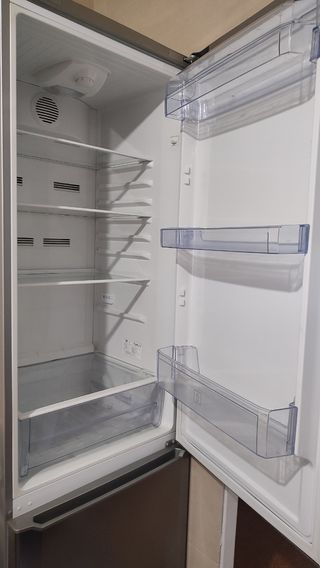 Nevera combi acero inoxidable
Marca Beko