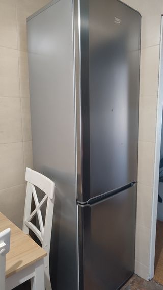 Nevera combi acero inoxidable
Marca Beko
