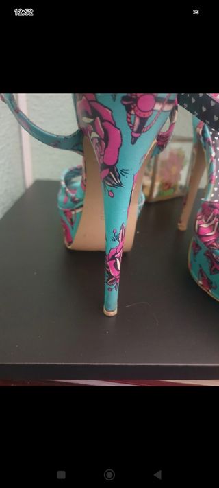 Sandalias Iron Fist tacón - rosas turquesa