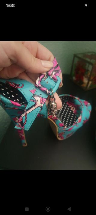 Sandalias Iron Fist tacón - rosas turquesa