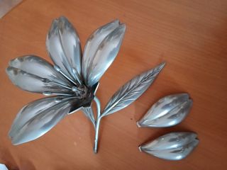 Cenicero metálico desmontable forma flor. Vintage