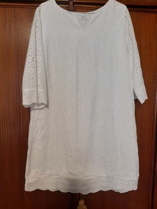 Vestido blanco troquelado
