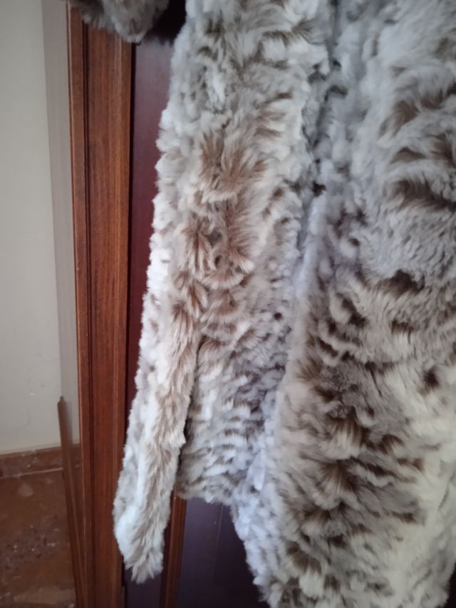 Abrigo sintético beige y marrón Talla 46