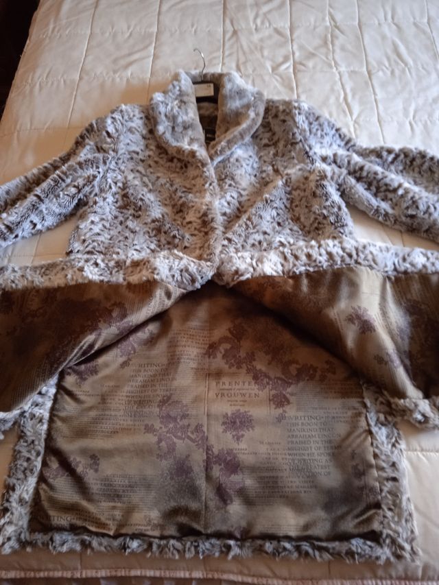 Abrigo sintético beige y marrón Talla 46