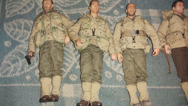 4 Muñecos militares WWII y complementos